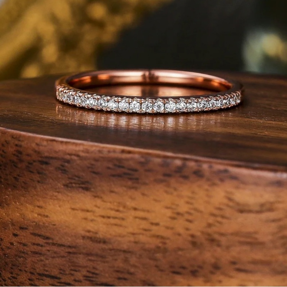 Elegant Rose Gold & Moissanite wedding band - sz 6